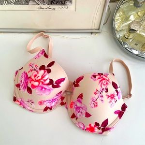 NWOT VS PINK Wear Everywhere T-Shirt Bra